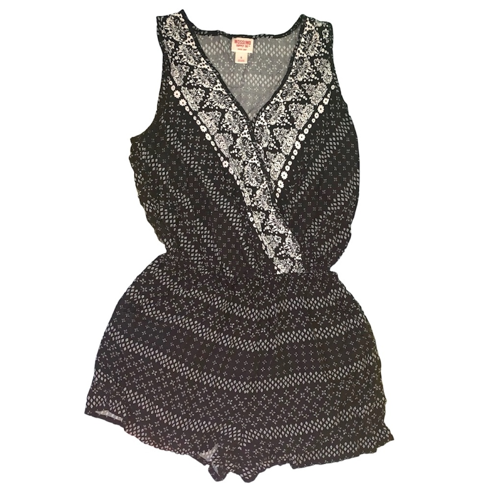 Mossimo Supply Co. Romper Women’s Small, Black and White